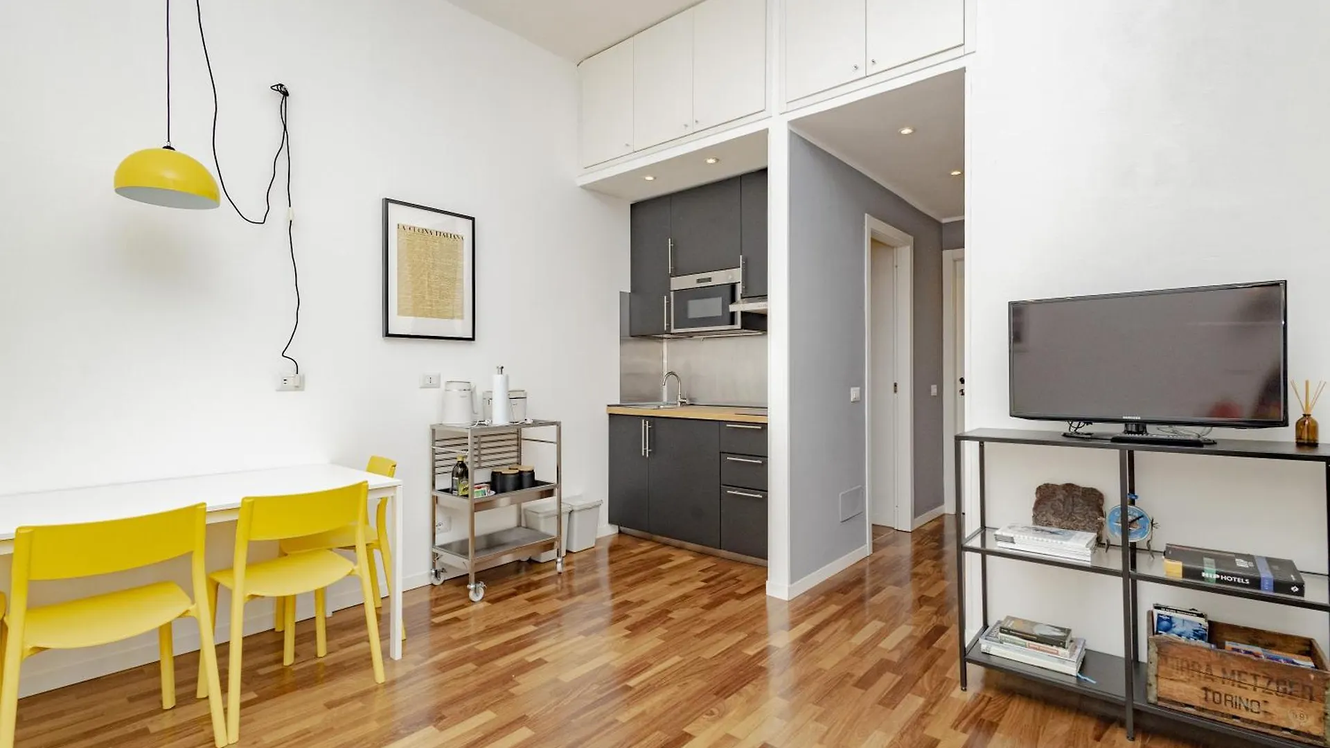 Xenia Apartments - Cozy Luminous Flat Near Navigli Milan