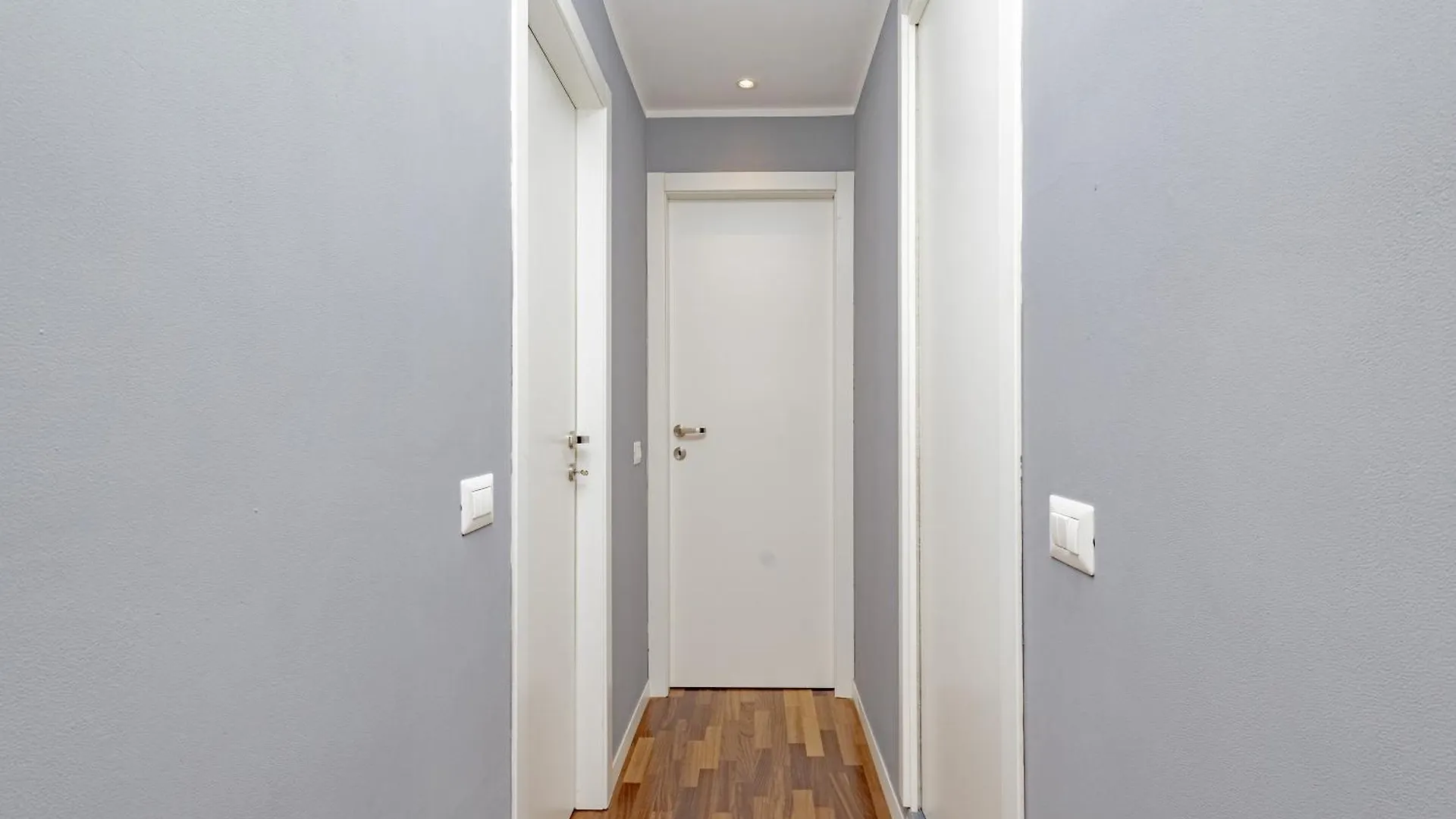 Xenia Apartments - Cozy Luminous Flat Near Navigli Milan