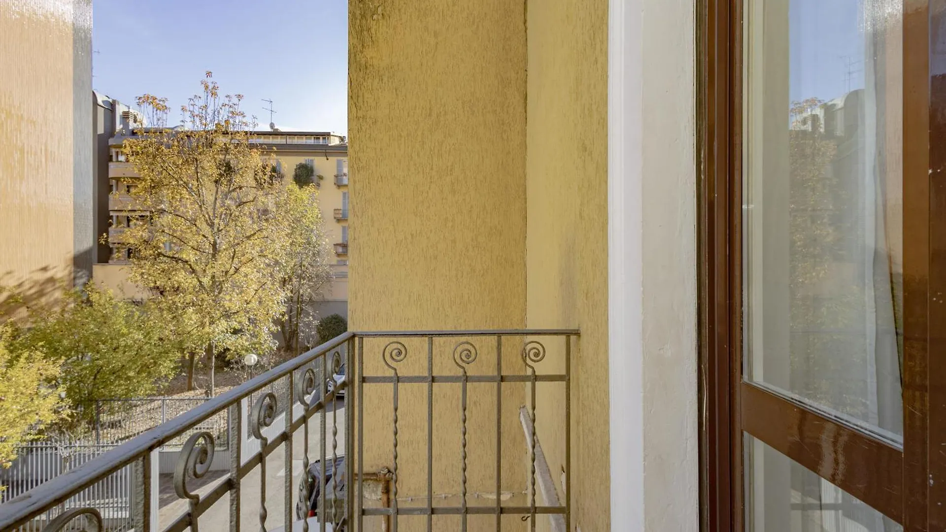 Xenia Apartments - Cozy Luminous Flat Near Navigli Milan