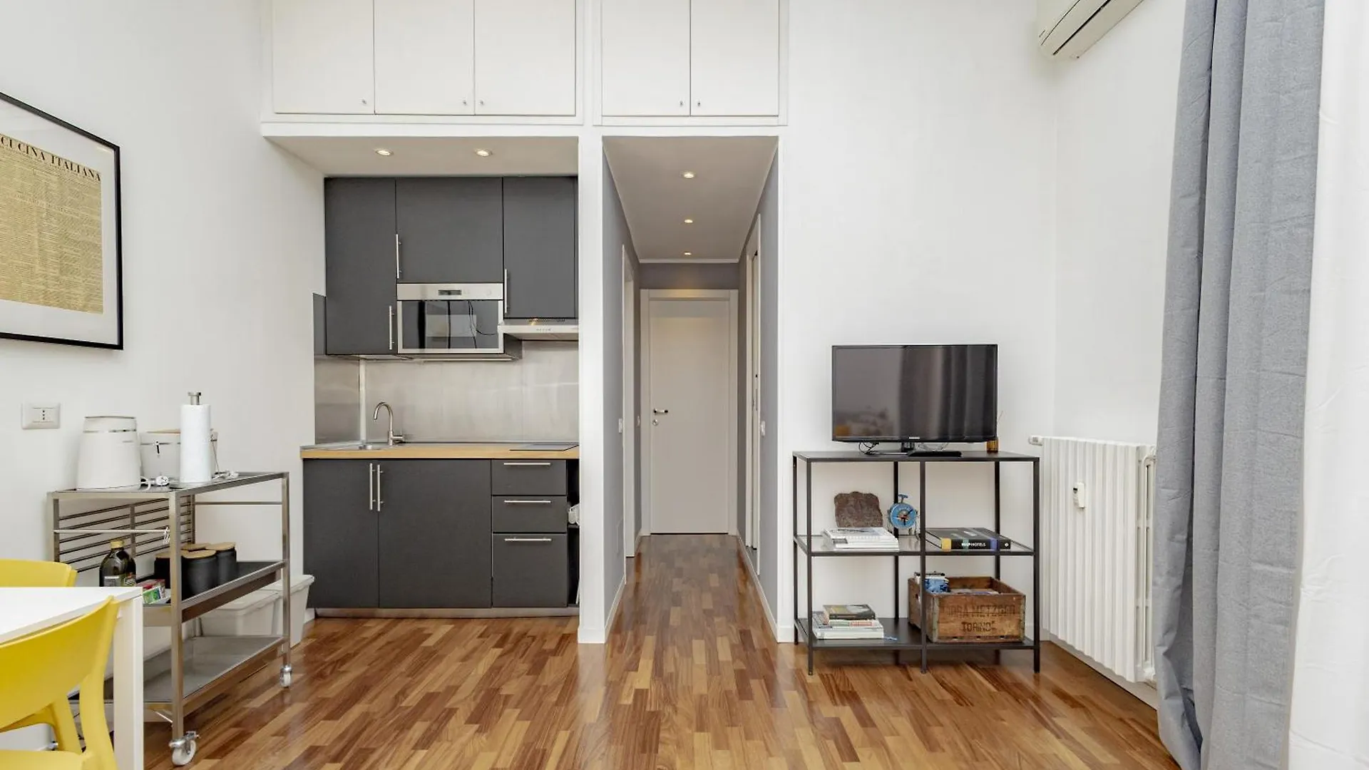 Xenia Apartments - Cozy Luminous Flat Near Navigli Milan