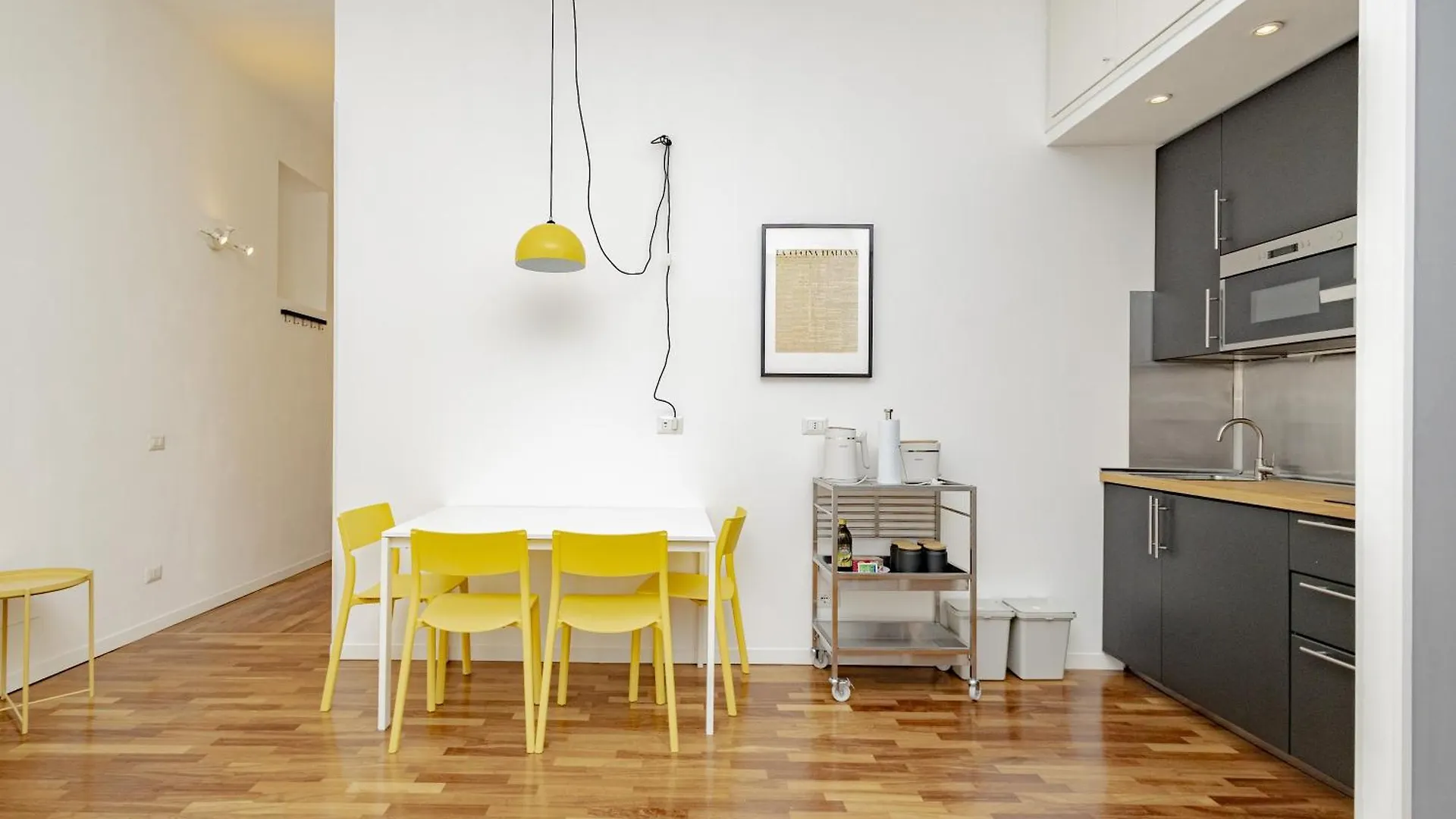 Xenia Apartments - Cozy Luminous Flat Near Navigli Milan
