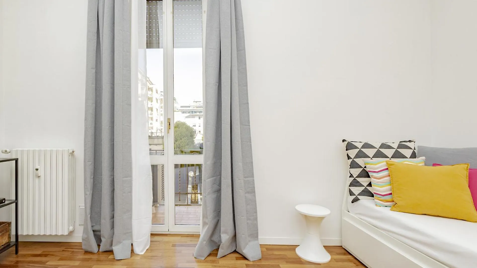 Xenia Apartments - Cozy Luminous Flat Near Navigli Milan 0*,  Italy