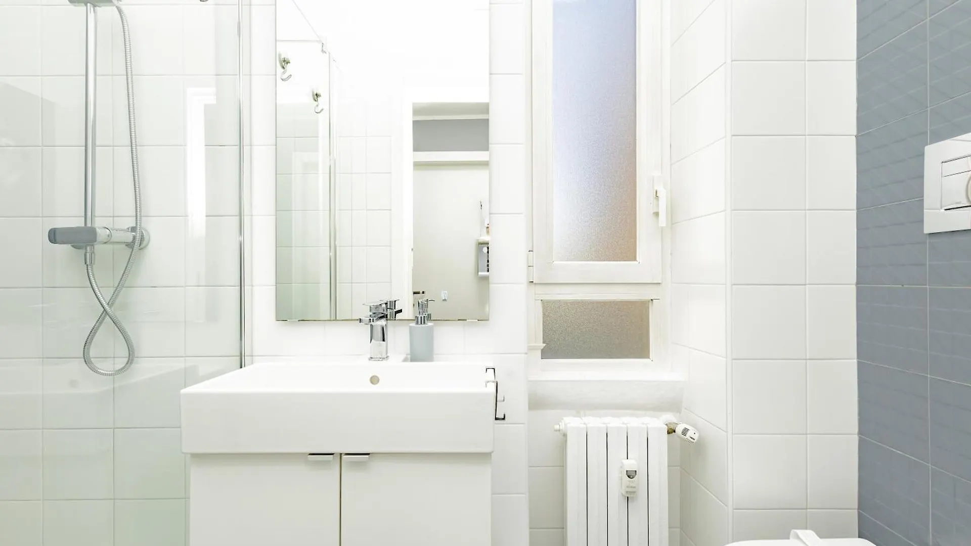 Xenia Apartments - Cozy Luminous Flat Near Navigli Milan Italy