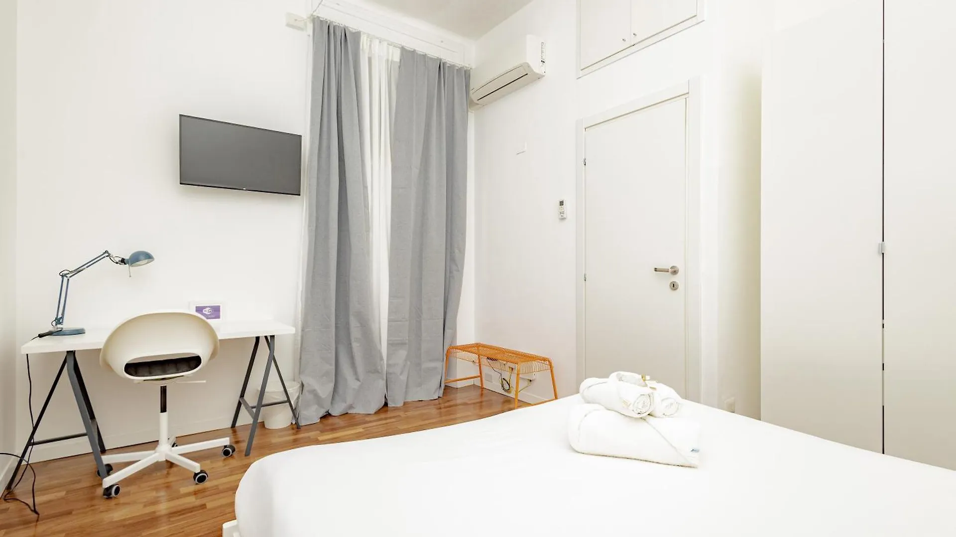 Xenia Apartments - Cozy Luminous Flat Near Navigli Milan