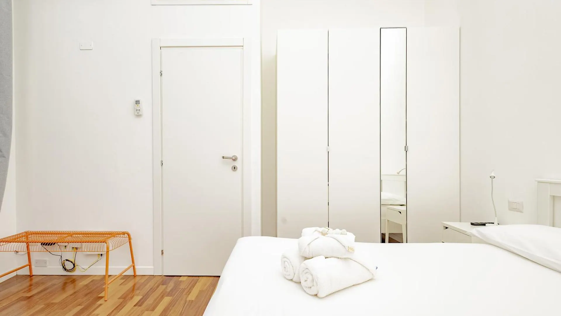 Xenia Apartments - Cozy Luminous Flat Near Navigli Milan Italy