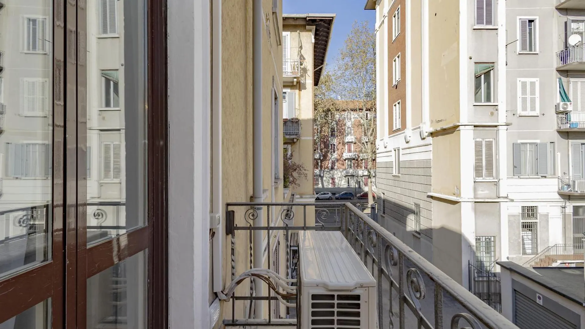 Xenia Apartments - Cozy Luminous Flat Near Navigli Milaan
