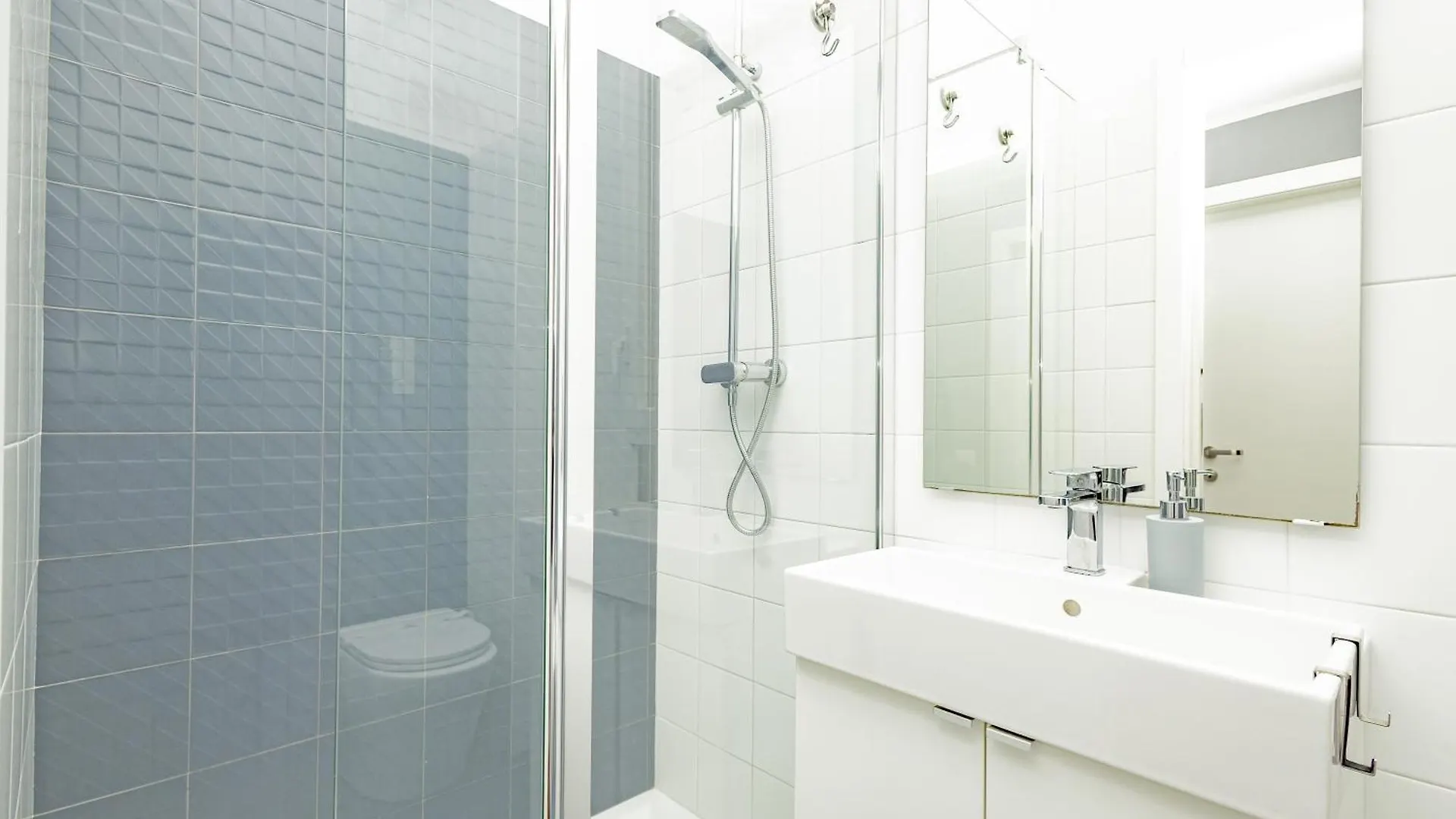 Xenia Apartments - Cozy Luminous Flat Near Navigli ميلان إيطاليا